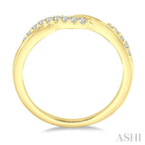 1/5 Ctw Twisted Top Round Cut Diamond Wedding Band in 14K Yellow Gold